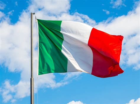 Foto di Casera Bastanzetti con bandiera italiana