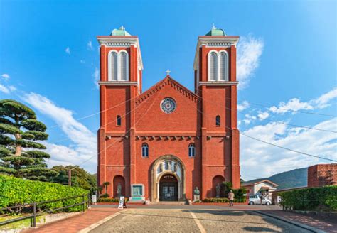 Foto della Cattedrale di Urakami prima della distruzione, con i suoi mattoni rossi e lo stile europeo
