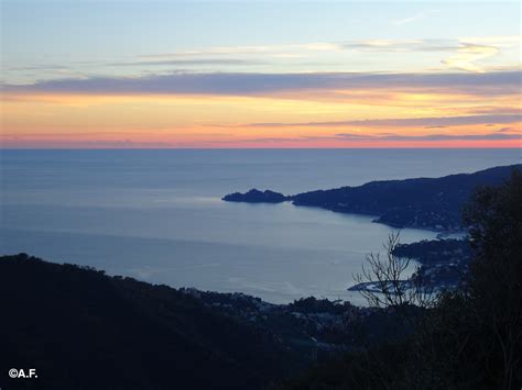 Vista panoramica dal Santuario di Montallegro con in lontananza Portofino