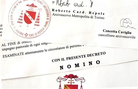 documento legale con simboli ecclesiastici