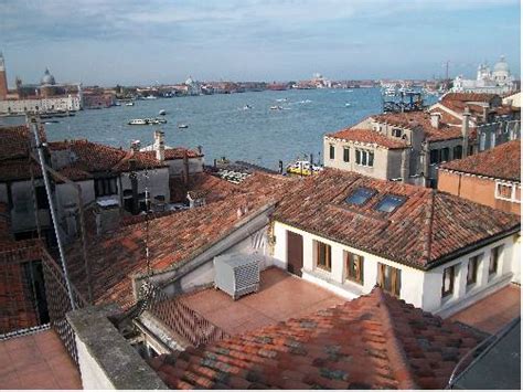 Vista panoramica dai tetti di Venezia dalla Casa per Ferie Santa Maria della Pietà