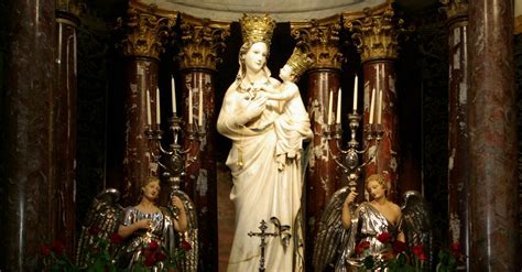 Simulacro della Madonna di Trapani (primo piano)