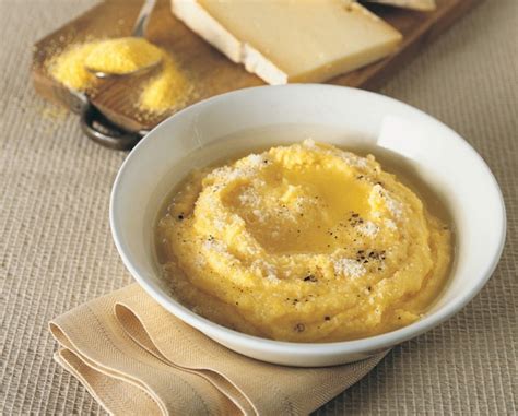 Piatto di polenta concia, specialità della Valsesia