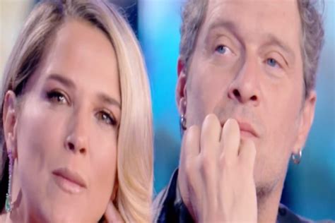 Francesca Barra, Claudio Santamaria e la figlia Atena al battesimo, foto scattata da Alberto Matano