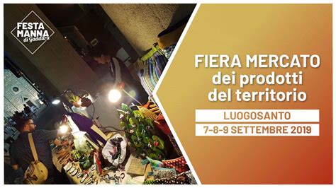 Stand della fiera tradizionale con prodotti agricoli e artigianali