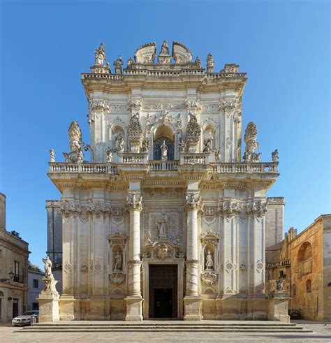 Facciata della Chiesa di San Giovanni Battista a Ciminna con dettagli architettonici