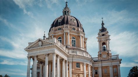 Veduta esterna della Basilica di Superga con il suo contesto panoramico
