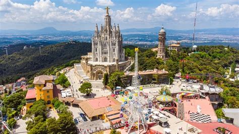 Vecchia funicolare del Tibidabo o l'autobus 196