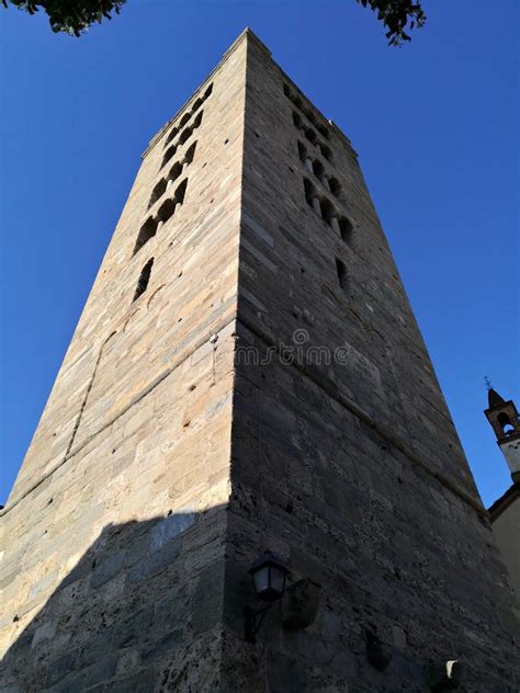 Fotografia della torre campanaria della Collegiata di San Michele Arcangelo