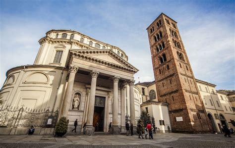 Foto storica del Santuario della Consolata a Torino, prima e dopo i restauri