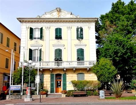 una foto storica dell'istituto SS. Annunziata a Diano Marina