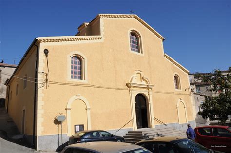 Foto esterna del Santuario di Santa Maria Assunta con il porticato