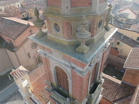 Foto dettagliata del campanile del santuario