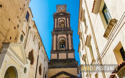 Raffigurazione artistica dell'urna di Santa Trofimena giunta a Minori