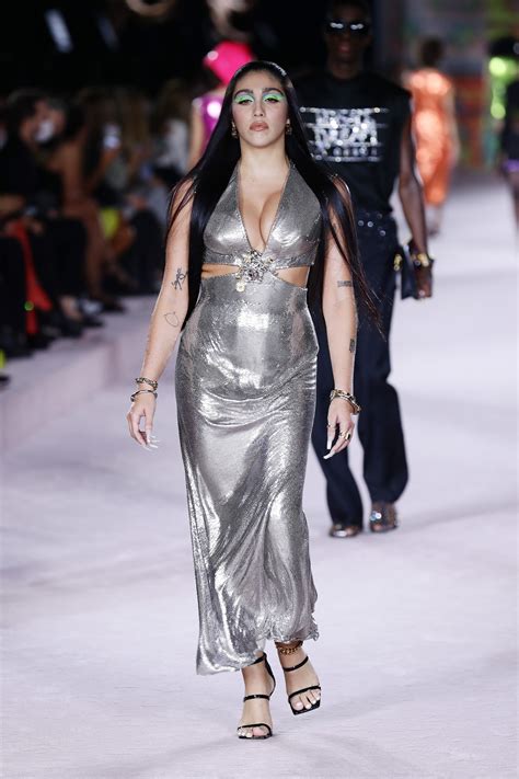 Lourdes Maria Ciccone Leon sul red carpet, con un look audace