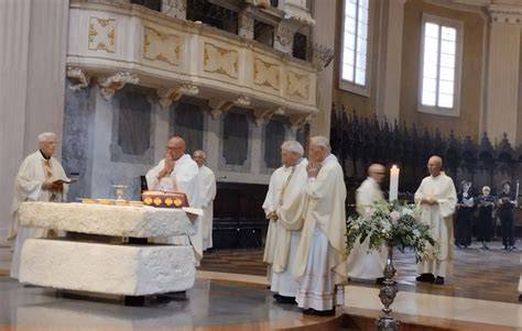Interno della Cattedrale di Reggio Emilia durante una celebrazione