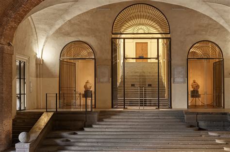 Vista del Piazzale della Pace con il Palazzo della Pilotta sullo sfondo