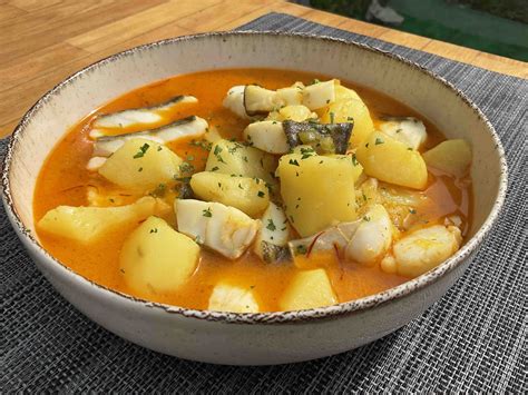 Detalle de la Jaia Cuaresma con bacalao y cesta de verduras
