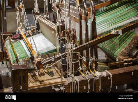 Antica filanda o macchinario per la produzione della seta, illustrazione d'epoca