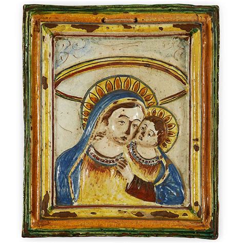 terracotta smaltata raffigurante la Madonna con il bambino all'ingresso dell'Abbazia