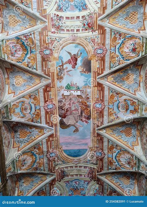 Dettaglio della volta della chiesa dove i massi ballerini rimasero sospesi