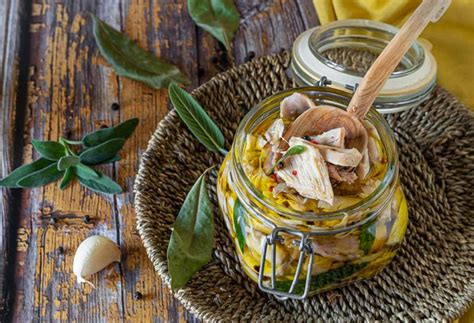 vasetti di tonno di coniglio sott'olio