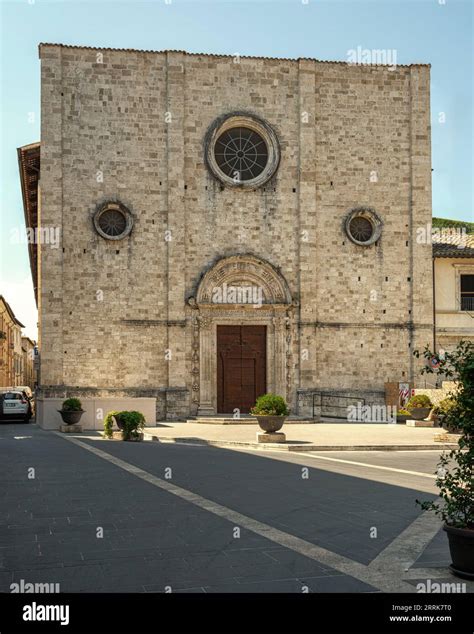 Facciata della Chiesa di Sant'Agostino a Montalcino, edificio storico