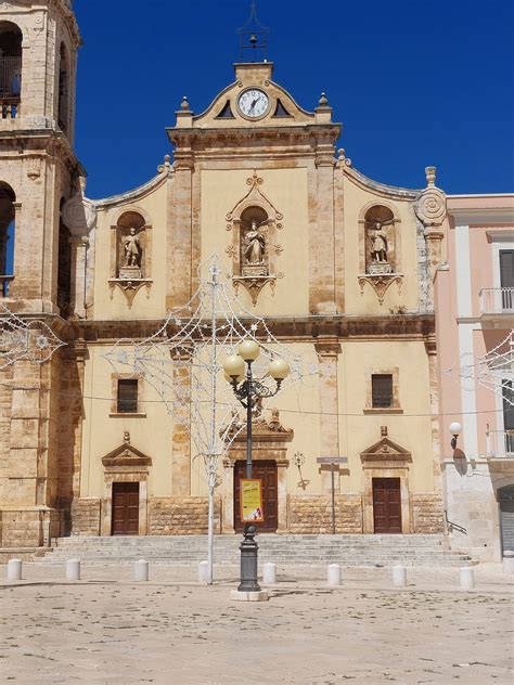 Statua dell'Immacolata Concezione all'interno della Chiesa del Purgatorio di Palo del Colle