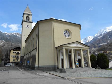 Monumento all'Alpino d'Italia nel piazzale del Santuario di Chiesa in Valmalenco