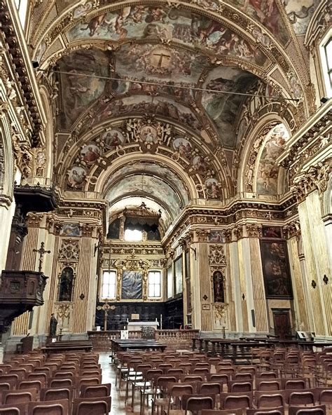 interno barocco della chiesa di Sant'Antonio Abate a Milano