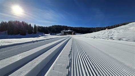 Immagine della seggiovia Genziana Express sulle piste innevate