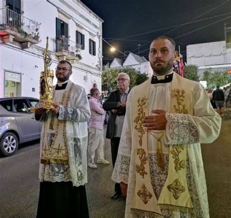 Foto di Don Stefano Bruno durante una cerimonia liturgica