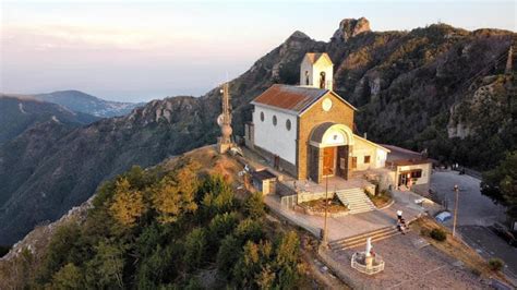 Santuario di San Michele Arcangelo sul Monte Faito (foto panoramica)