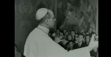 Pio XII sul set del film documentario Pastor Angelicus