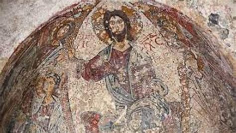 Affresco del Cristo Pantocratore all'interno di una chiesa rupestre