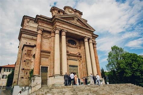Foto panoramica della Chiesa di San Giacomo Apostolo a Balangero, vista dalla scalinata