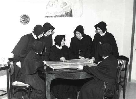 Foto storica delle prime comunità delle Suore Cappuccine del Sacro Cuore o dell'atto di fondazione