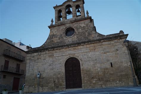 Veduta esterna della Chiesa Madre di Maria Santissima del Rosario a Palma di Montechiaro