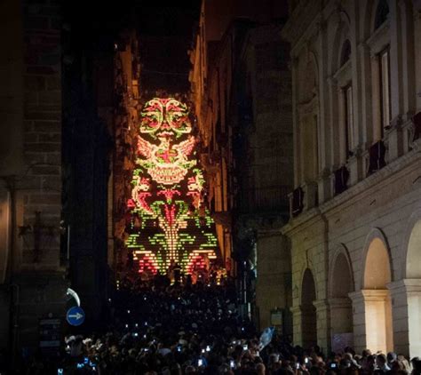Scalinata illuminata di Caltagirone durante la festa di San Giacomo