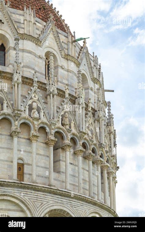 Facciata esterna e dettagli architettonici della chiesa del monastero benedettino di Misilmeri