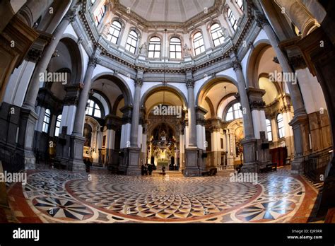 Interno della Chiesa di Santa Maria della Libera o della Madonna della Salute