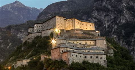 Veduta panoramica del Forte di Bard che domina il fondovalle