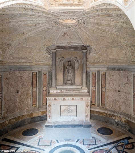 Interno del Santuario con il Tempietto e l'altare maggiore