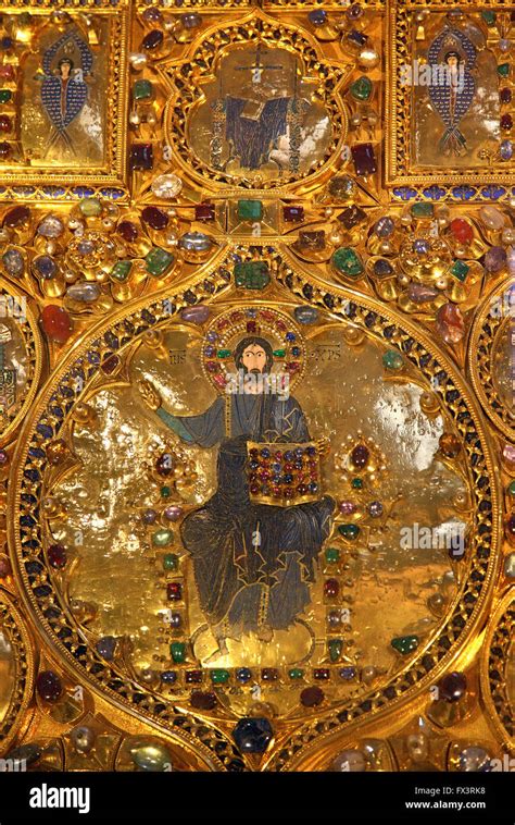 Dettaglio della Pala d'Oro, mosaico smaltato e gemme
