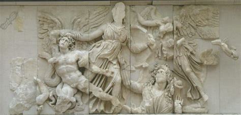 Dettaglio del Grande Fregio con Atena che afferra Alcioneo