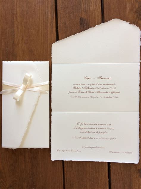 set di inviti con diverse texture e finiture di carta
