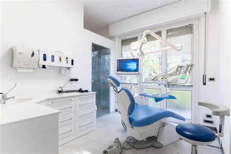Interno di un moderno centro diagnostico con apparecchiature all'avanguardia