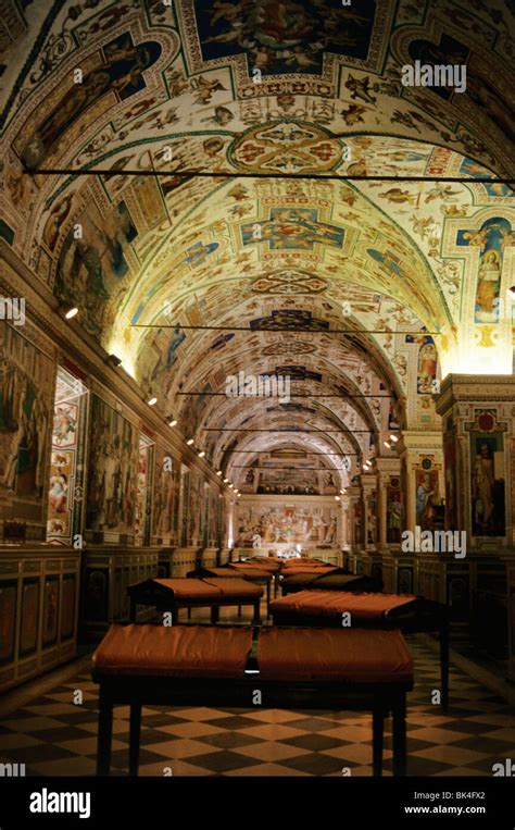 Foto della facciata della Biblioteca Apostolica Vaticana