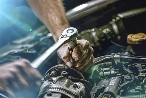 Illustrazione dell'amministratore che incontra i debitori del suo padrone