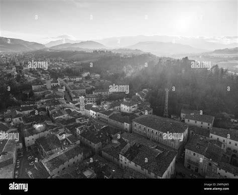 Veduta aerea del borgo medievale di Castagneto Carducci